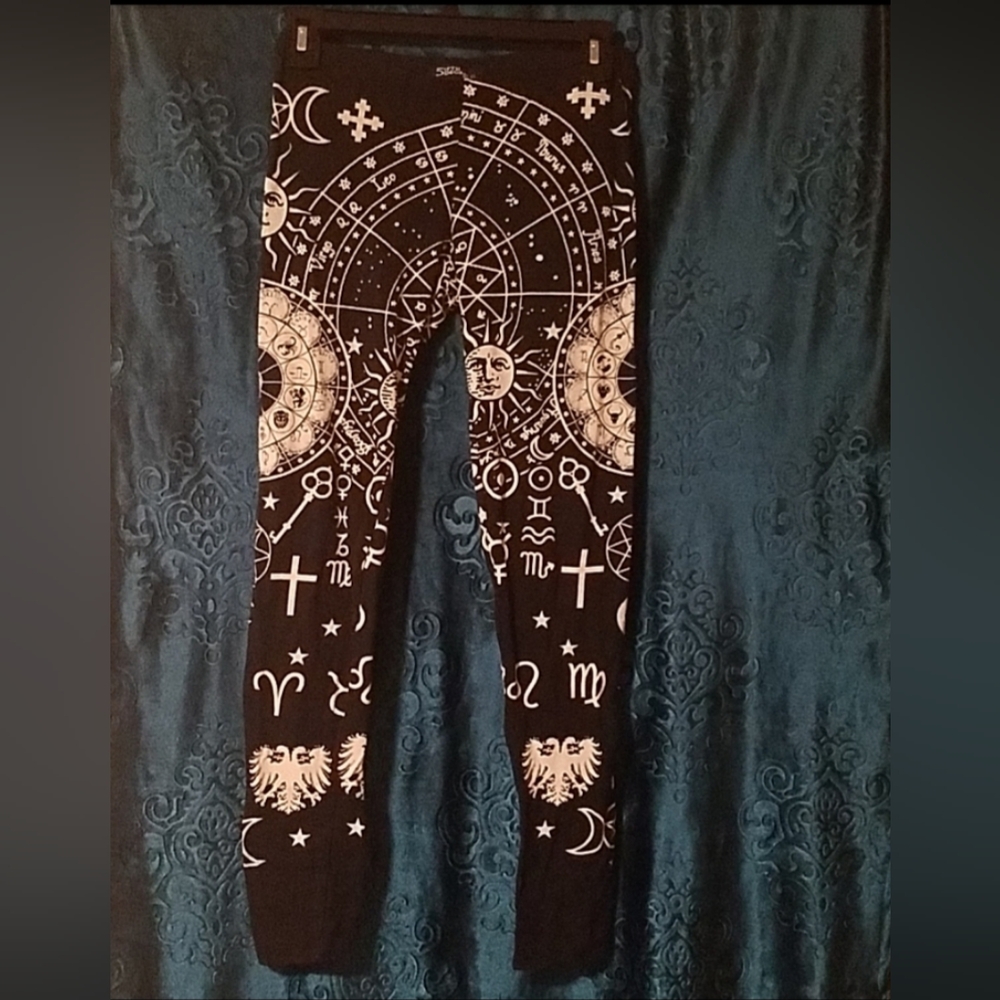 Fifth Degree⭐🌜☀️Zodiac/Astrology black leggings
